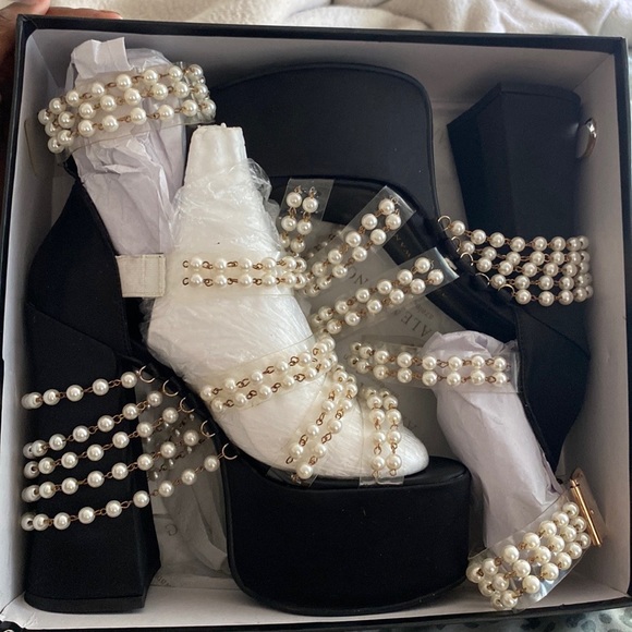 Azalea Wang Shoes - Azalea Wang Along For The Ride Chunky Pearl Sandals - Black 8.5